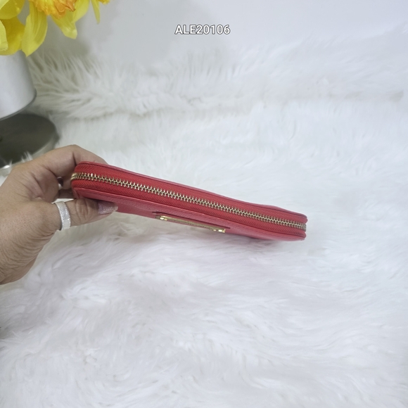 Marc By Marc Jacobs Red Leather Women's Wallet - Picture 11 of 15